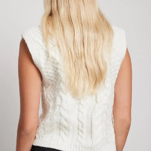 SOLD Cable Knitted Chunky Vest - Picture 3 of 5